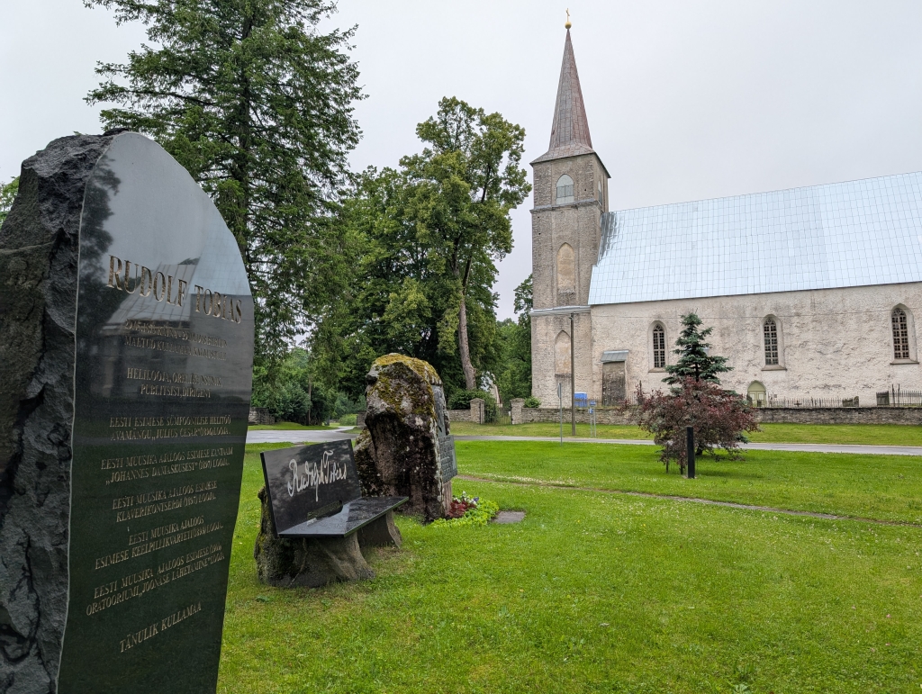 Kullamaa kirik Tobiasega