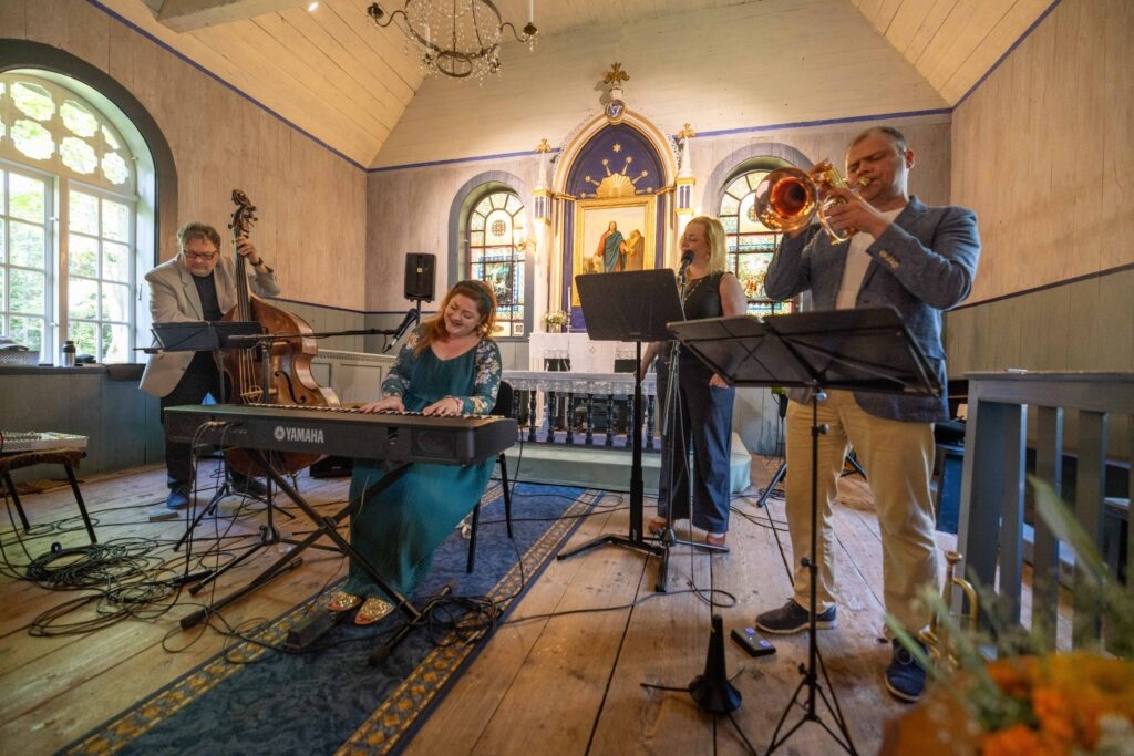 Aurum Music 23. juulil Nõva kirikus