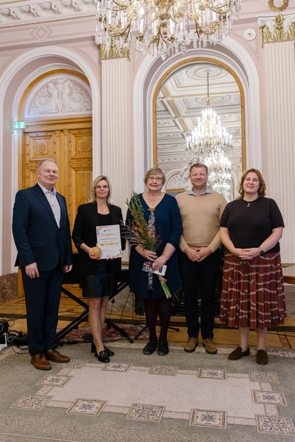 Üldhariduse kuldõun: Martna-Palivere Põhikool „My Box of STEAM“. Tunnustuse võtsid 15. oktoobril 2026 Eesti Teaduste Akadeemias toimunud pidulikul auhinnagalal vastu kooli direktor Kädly Künnap ja projekti koordinaator, õpetaja Kairi Mustjatse.
